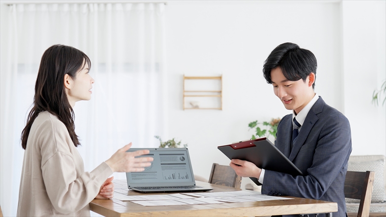 遺品整理を大阪市港区でやってる会社のスタッフさんを観察。